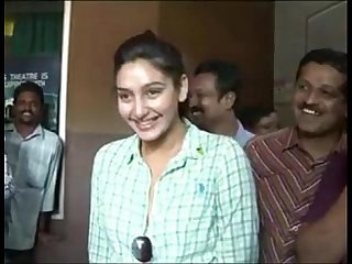 ragini kannada actress boobs pressed www.desikamapisachi.com