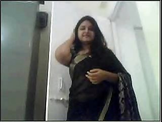 Gujrati girl Nadia exposing